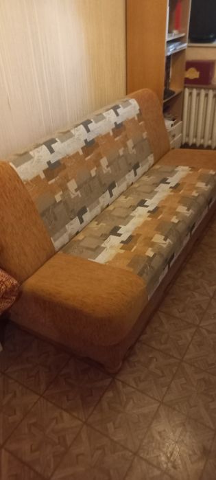 Wersalka rozkładana 2-osobowa, z pojemnikim na pościel.