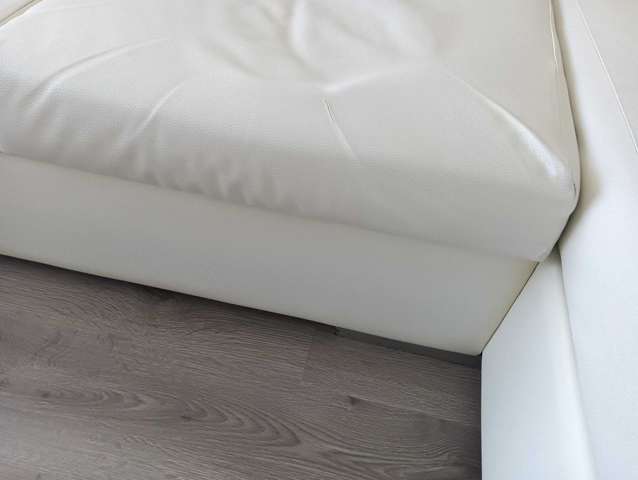 Sofá em pele sintética