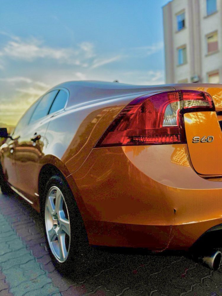 Автомобіль Volvo s60