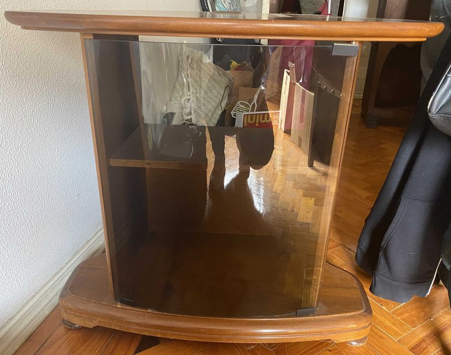 Móvel para televisão em nogueira