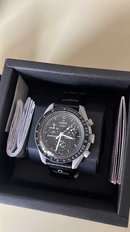Moon Biocéramique SO33M100 – Omega x Swatch Limitowany Model
