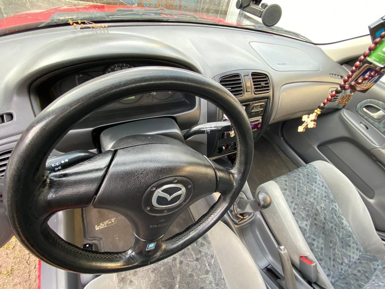 Mazda 323 1999 року