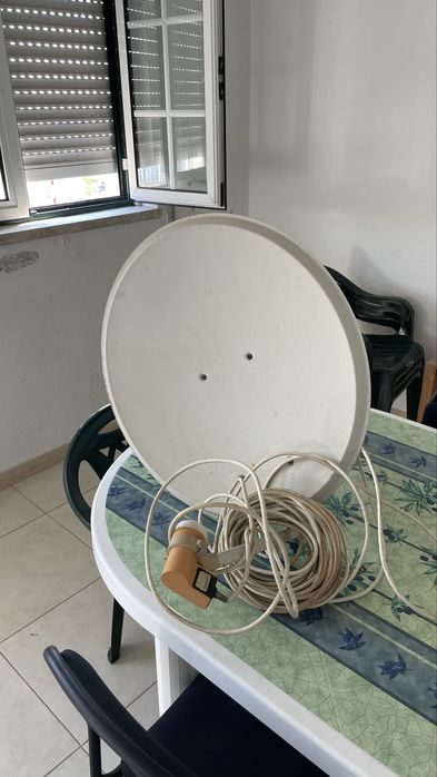 antena parabolia com recetor e suporte de parede