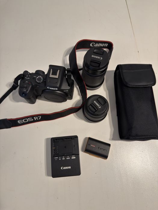 Câmara mirrorless Canon EOS R7