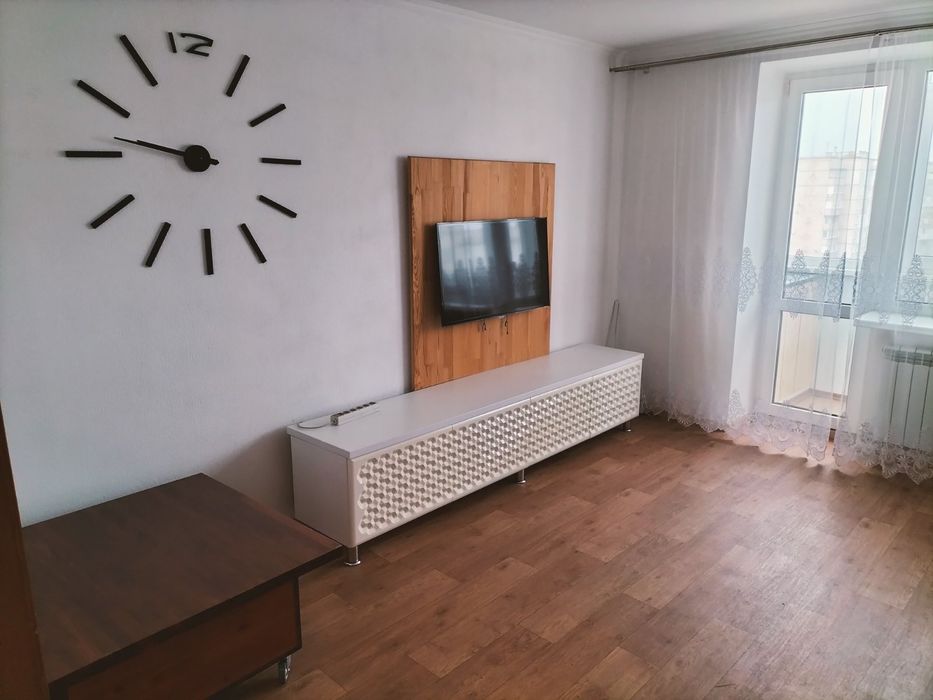 Здається 3-кімнатна  квартира на довготривалий  строк