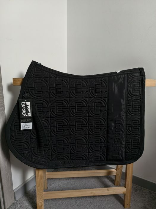 Czaprak skokowy Eskadron emblem czarny Full Vs