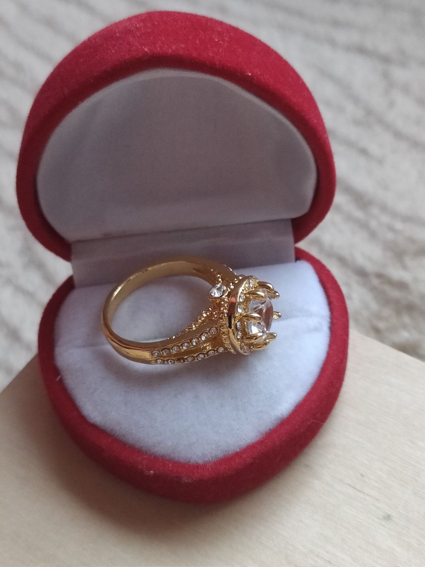 Oryginalny pierścionek z cyrkoniami pierścionek z oczkiem kolor złoty