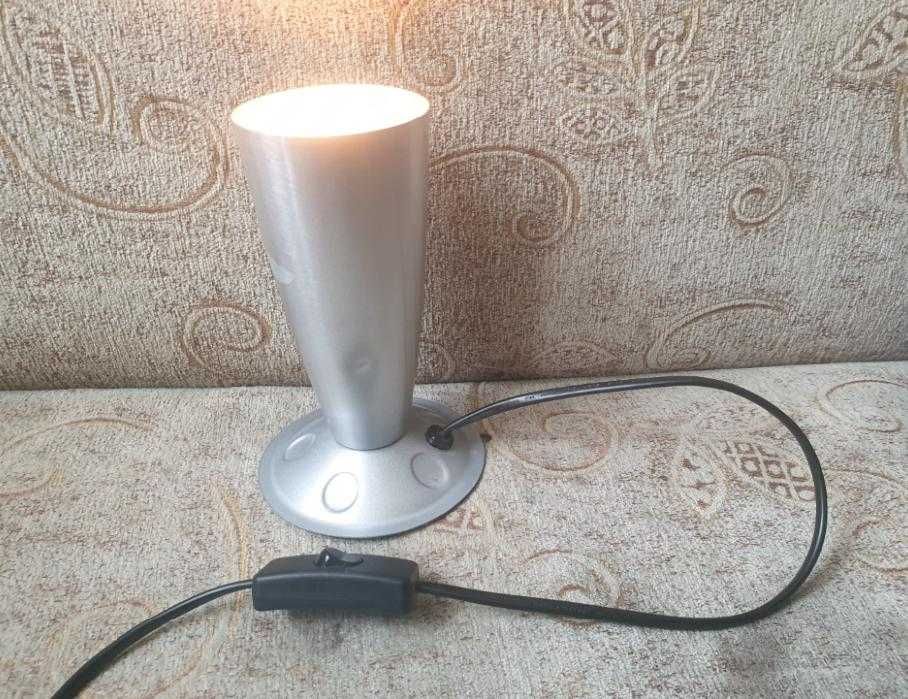 Lampka na biurko - świeci do góry