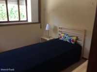 74020 - Quarto com cama de solteiro em apartamento com 4 quartos