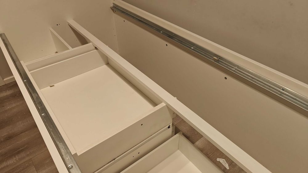Łóżko IKEA SLÄKT z szufladami, 90x200, białe