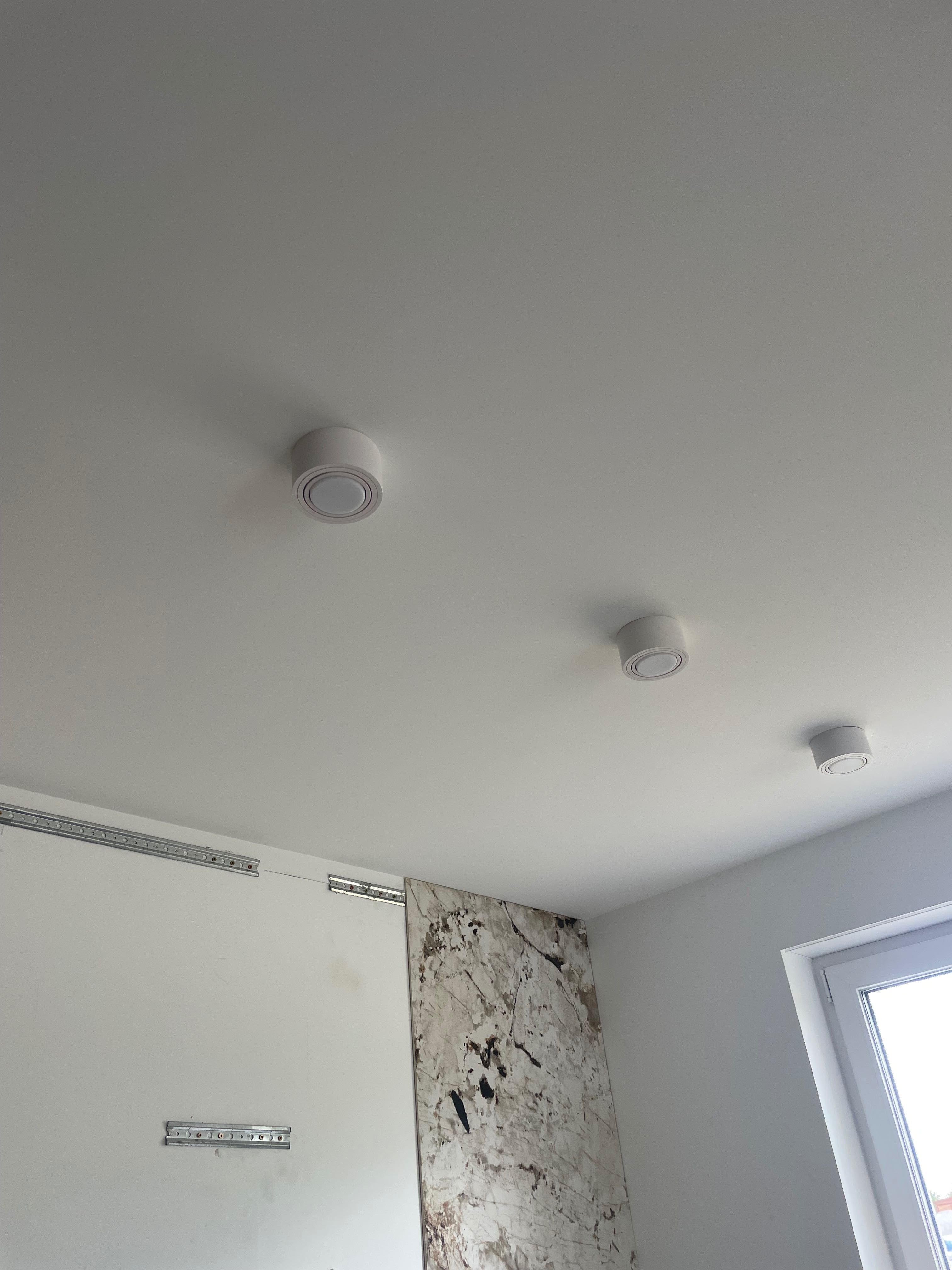 2 lampy typu Downlight