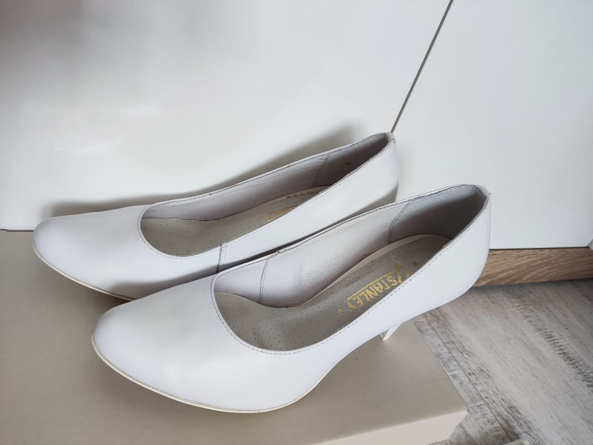 Buty na obcasie białe ślubne Stanley - skóra, r. 38