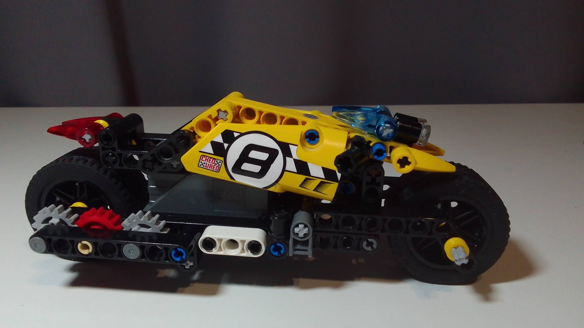 LEGO Technic 42058 Motocykl z napędem