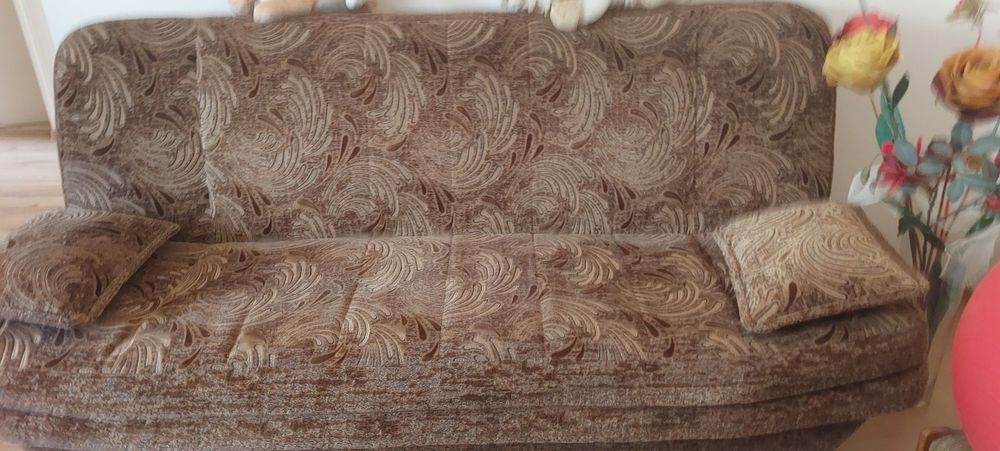 Wersalka łóżko kanapa poduszki brąz