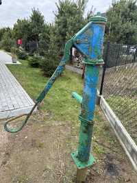 Stara duża żeliwna pompa ogrodowa do studni 1982 rok produkcji
