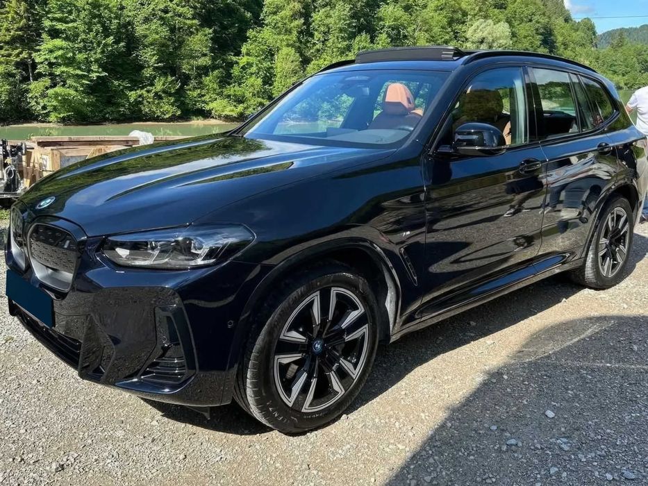 BMW iX3      2023
