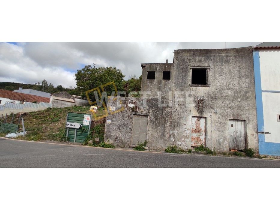 Imóvel em Terreno Urbano com 445m2 com casa para arrumos de 132m2- ...