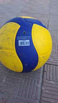Волейбольний м'яч mikasa v320w