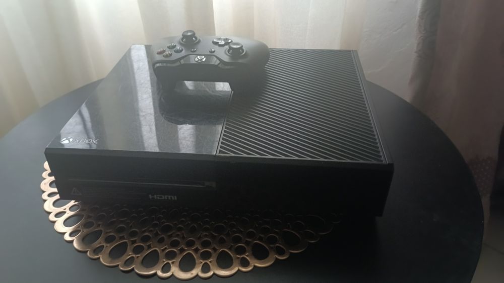 Xbox one 1 tb гарний стан в подарунок 400 ігр