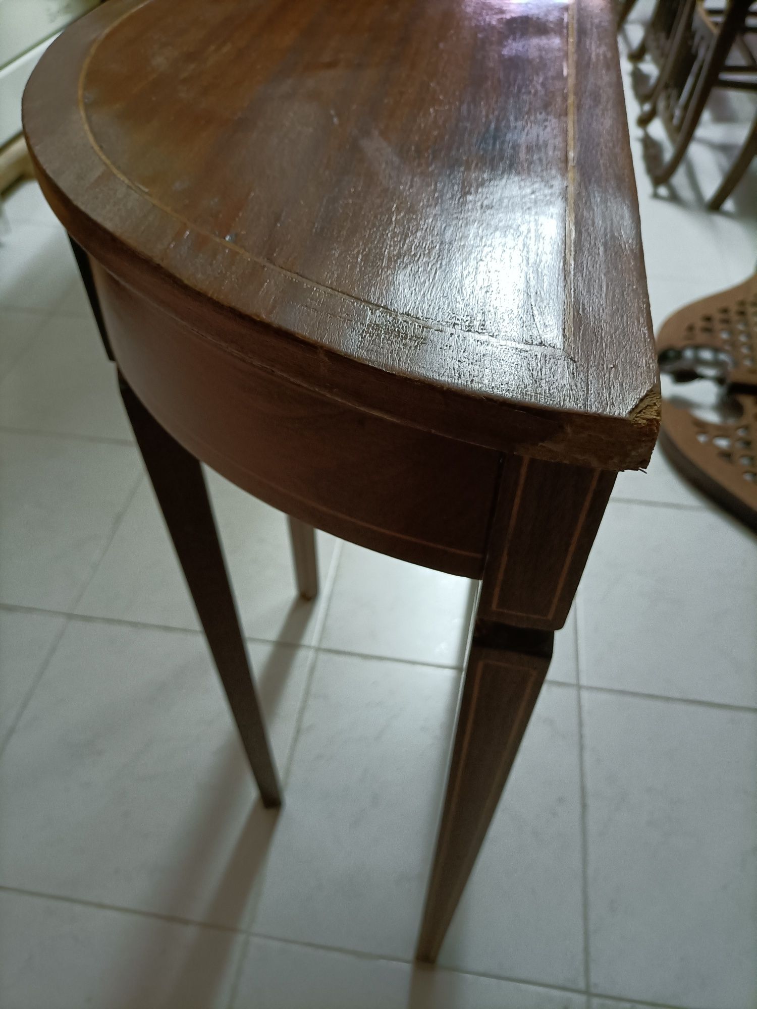 Mesa de apoio meia lua