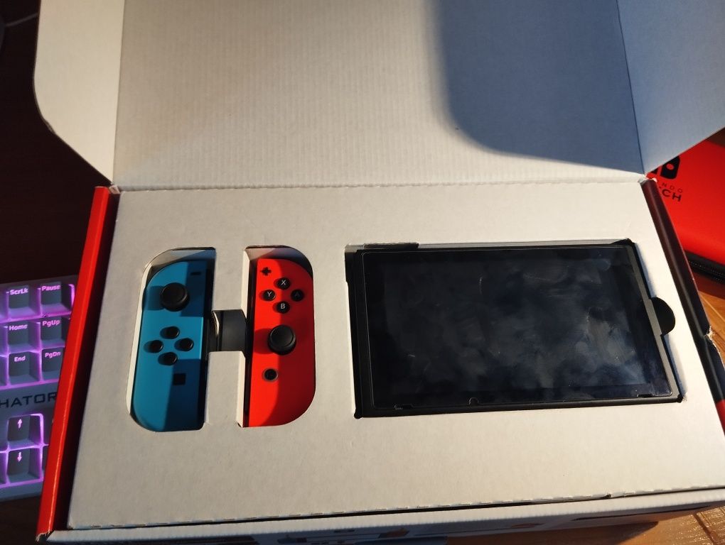 Nintendo switch v2+64gb+ чехол+ аккаунт с играми