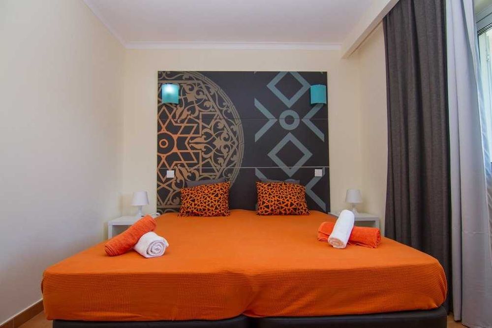 Moradia T1 - Condomínio SunHome, Portimão – Piscina, Jardim e Barbecue