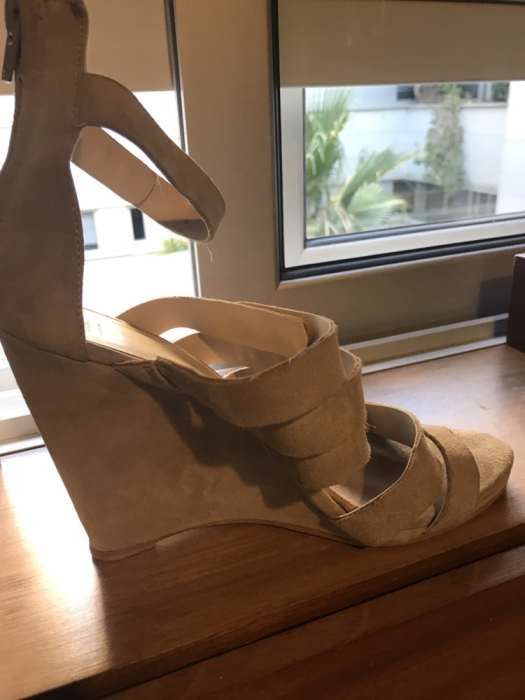 Sandália zara com tiras