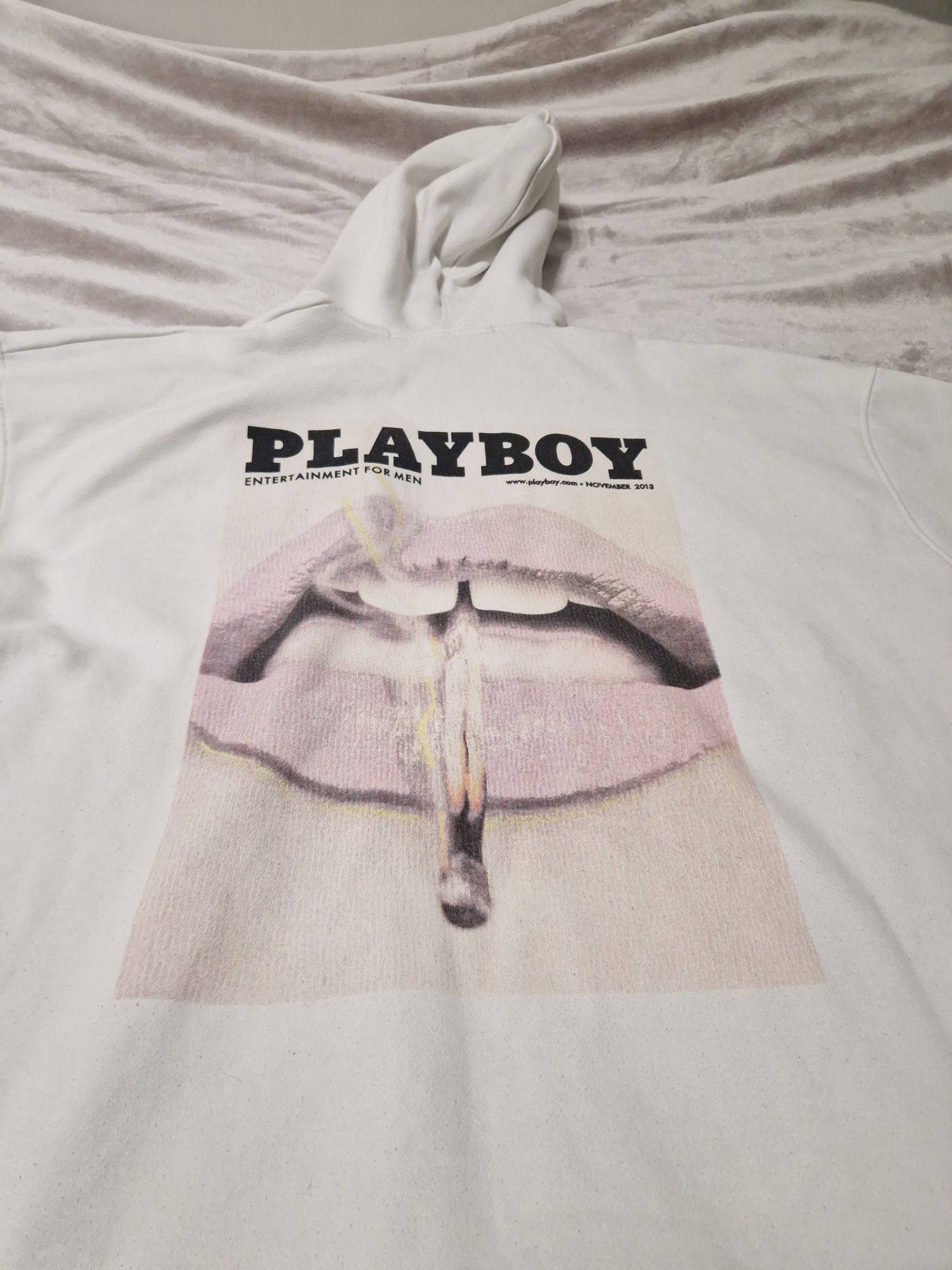 Biała bluza playboy