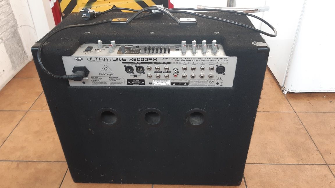 Behringer k300fx kombo wzmacniacz