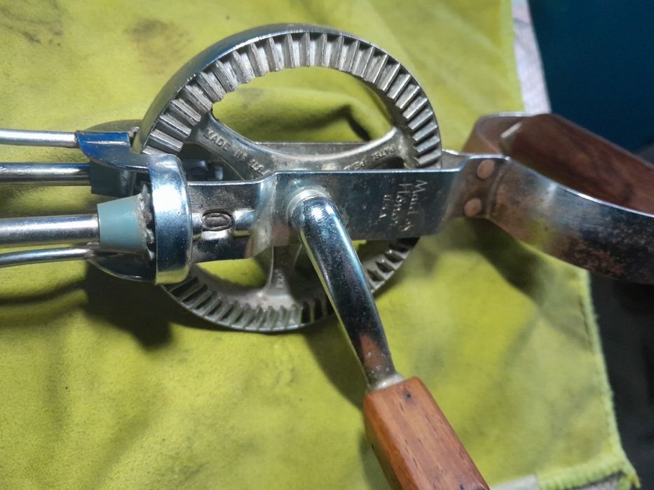 Вінтажний ручний міксер