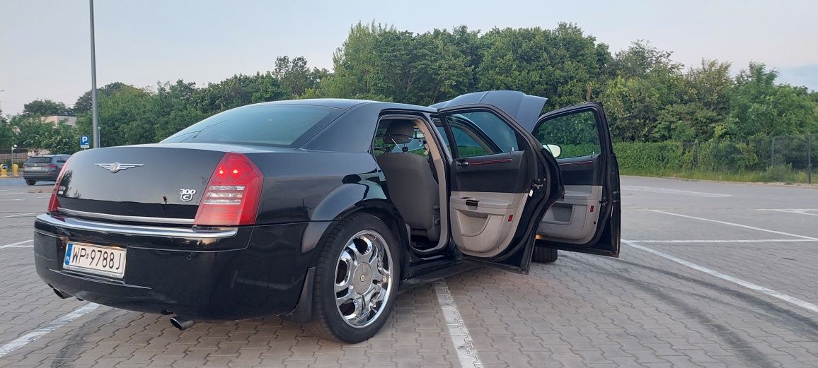Piękny Chrysler 300C 3.0CRD 2005