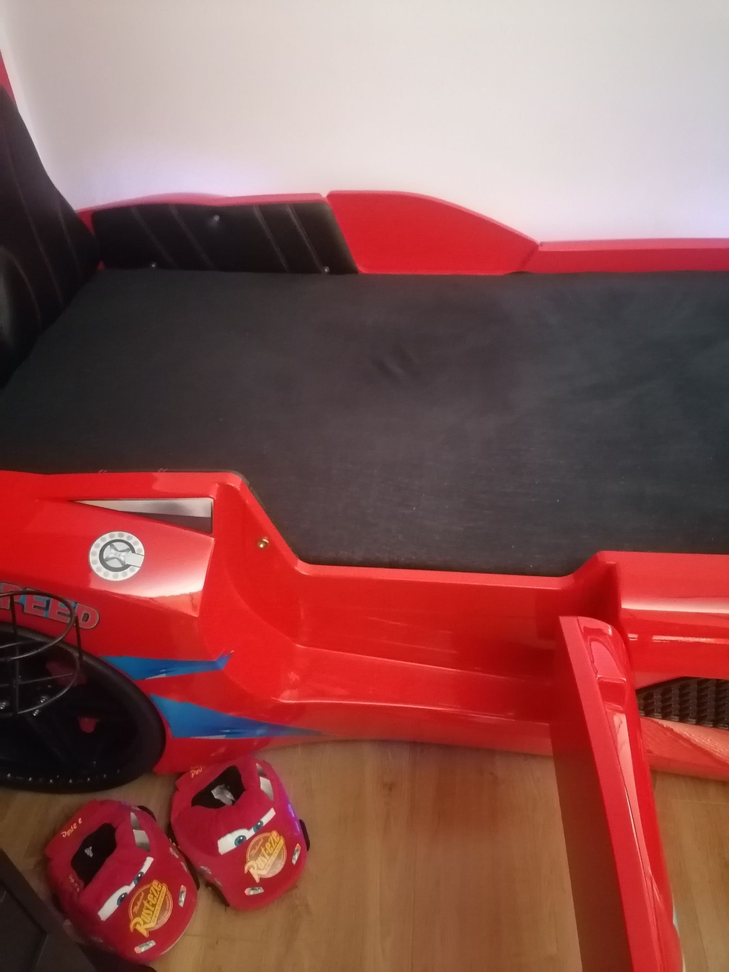 Łóżko auto z materacem