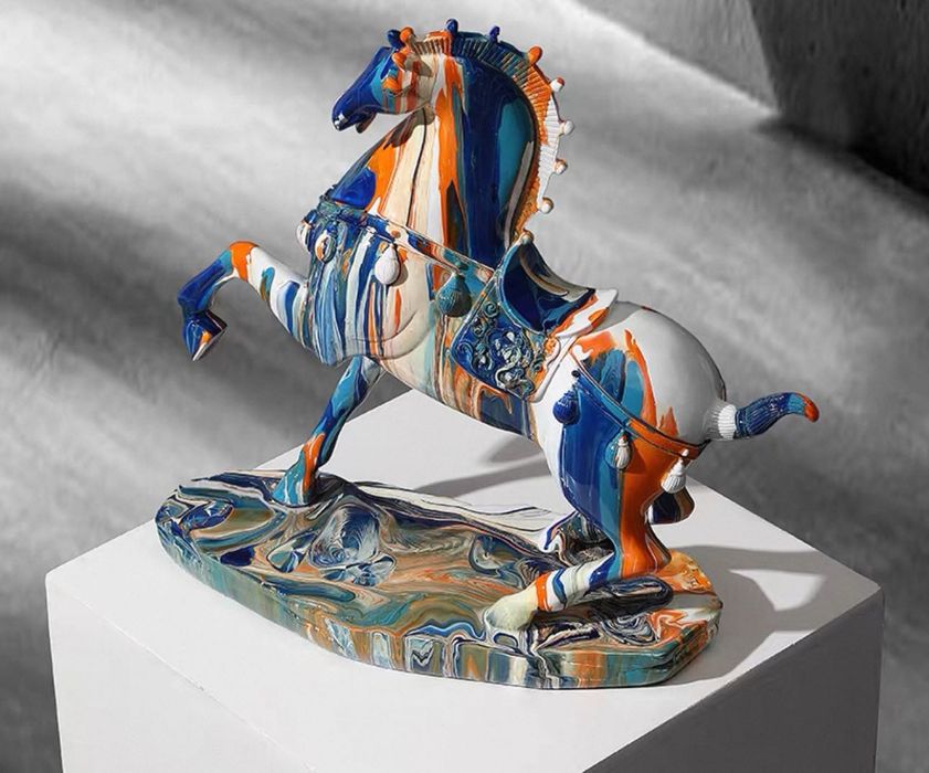 Estatueta cavalo colorida lindissima. Novo. Tamanho 33*30