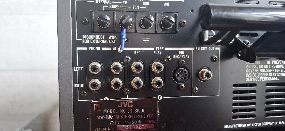 Piękny amplituner firmy JVC JR-S100L.
