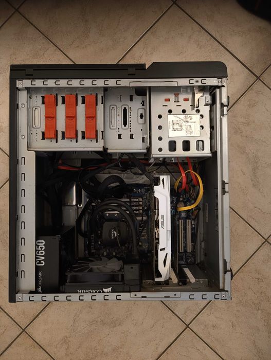 Sprzedam Komputer Gamingowy (rezerwacja)