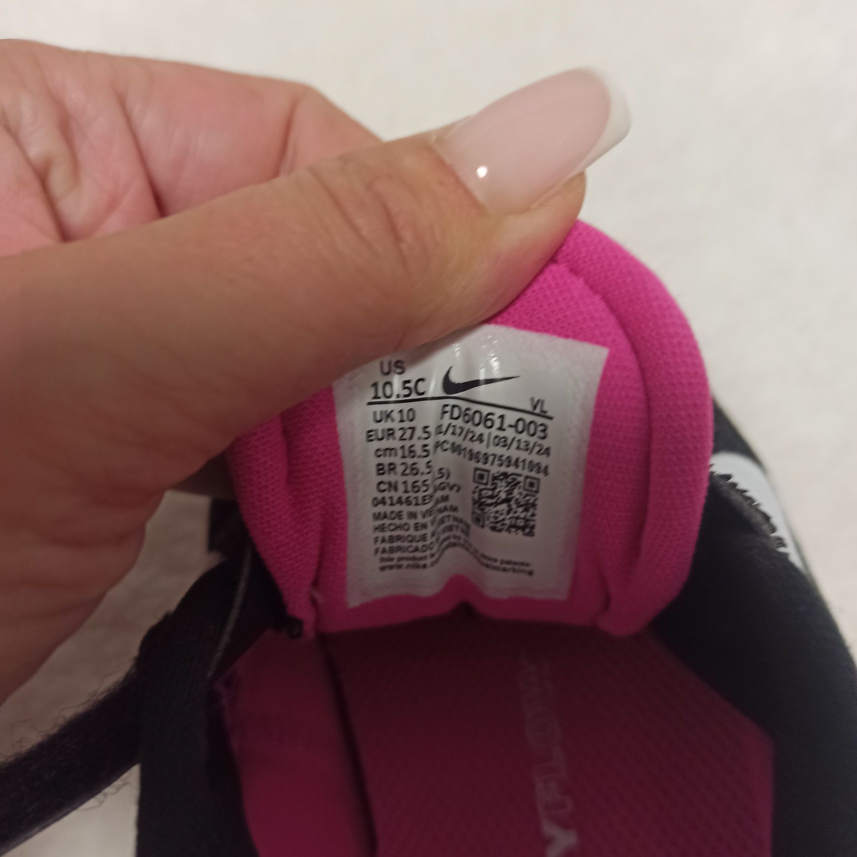 Оригінал NIKE, 27.5 розмір, устілка 18 см, кросівки для дівчинки