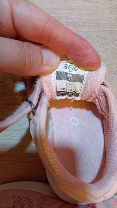 Śliczne buty przejściowe, półbuty ,adidasy na rzepę Bejo 24