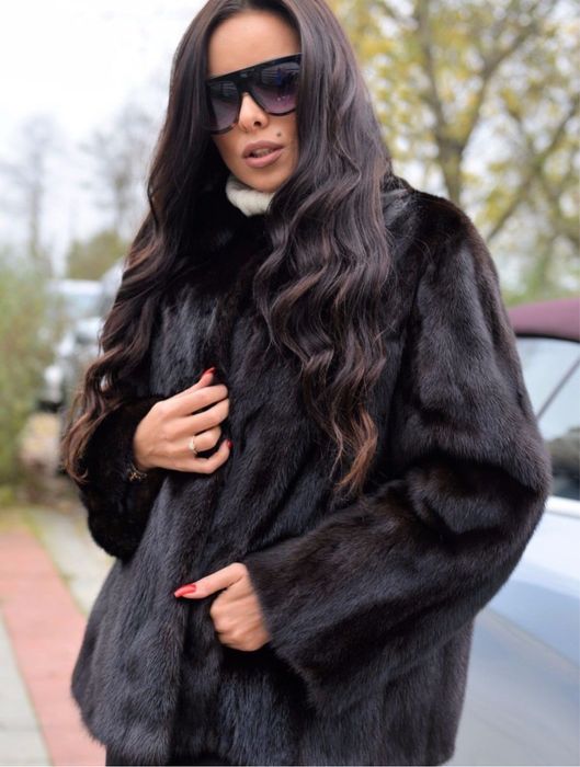 Нова шубка автоледі з натур хутра дикої норки