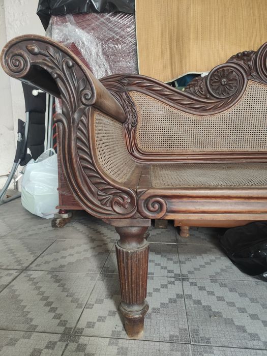 Canapé antigo para restaurar o assento