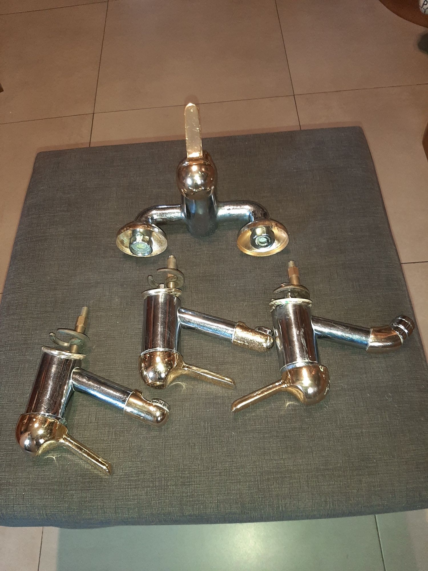 Torneiras Vintage em Aço Cromado e Dourado