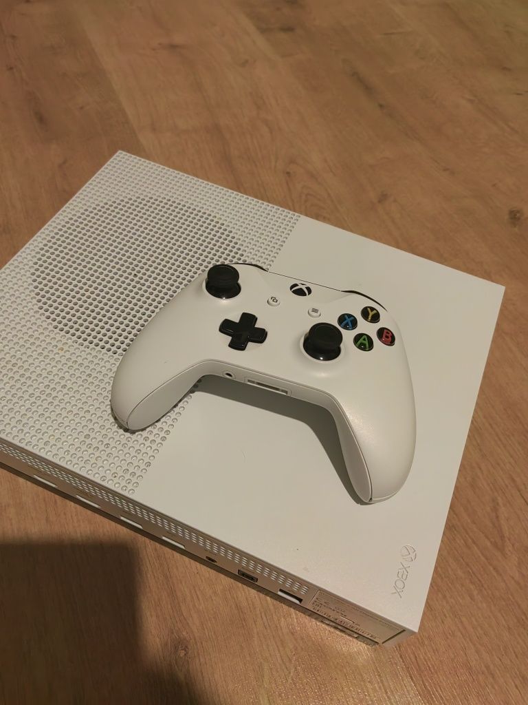 Sprzedam konsole Xbox one s all digital 1 tb w stanie idealnym