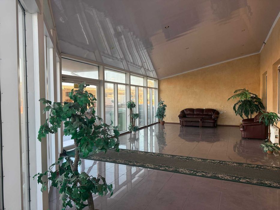Продається 5-поверховий офісний центр з ремонтом у Вінниці