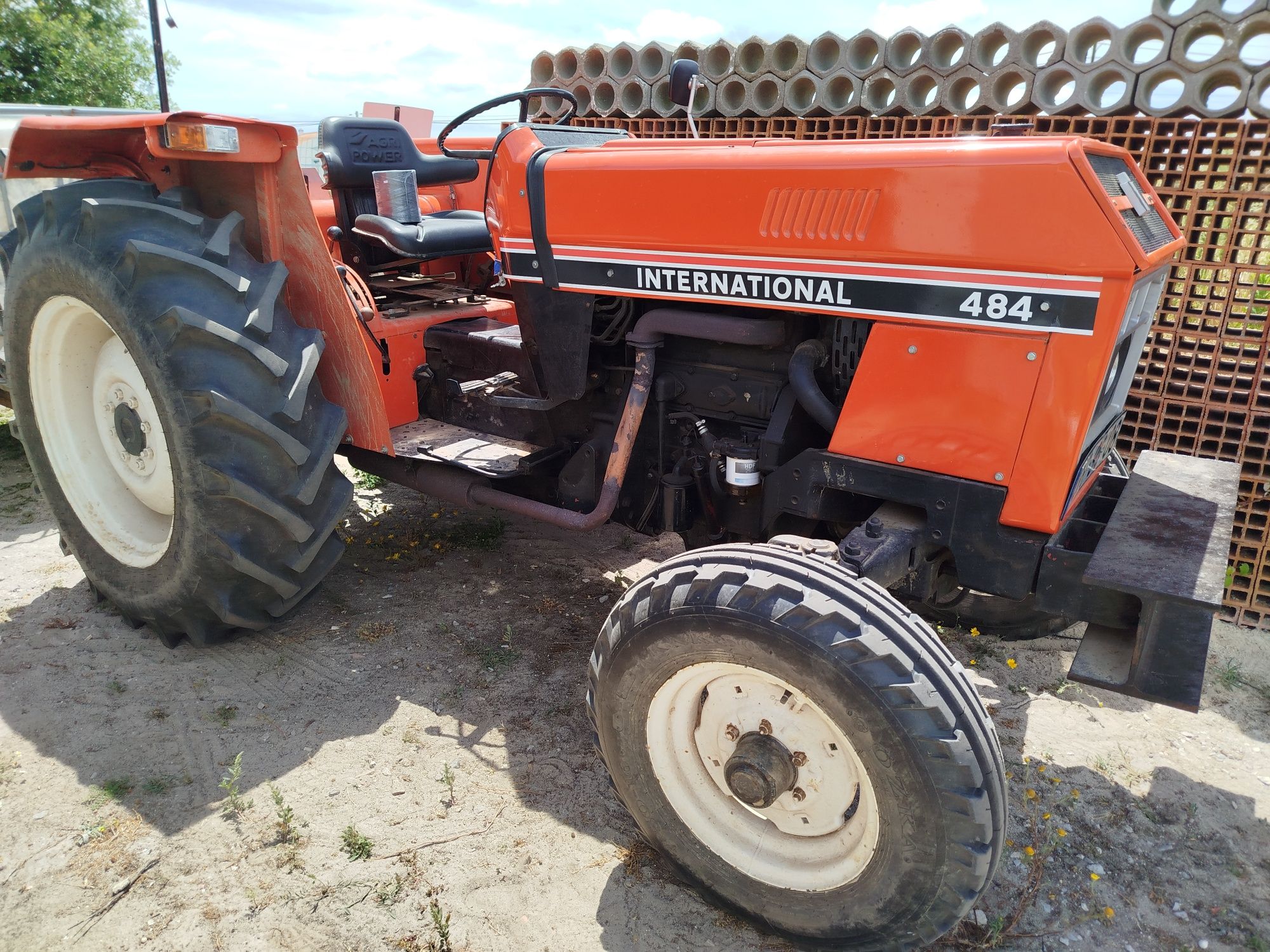 Trator internacional 484
