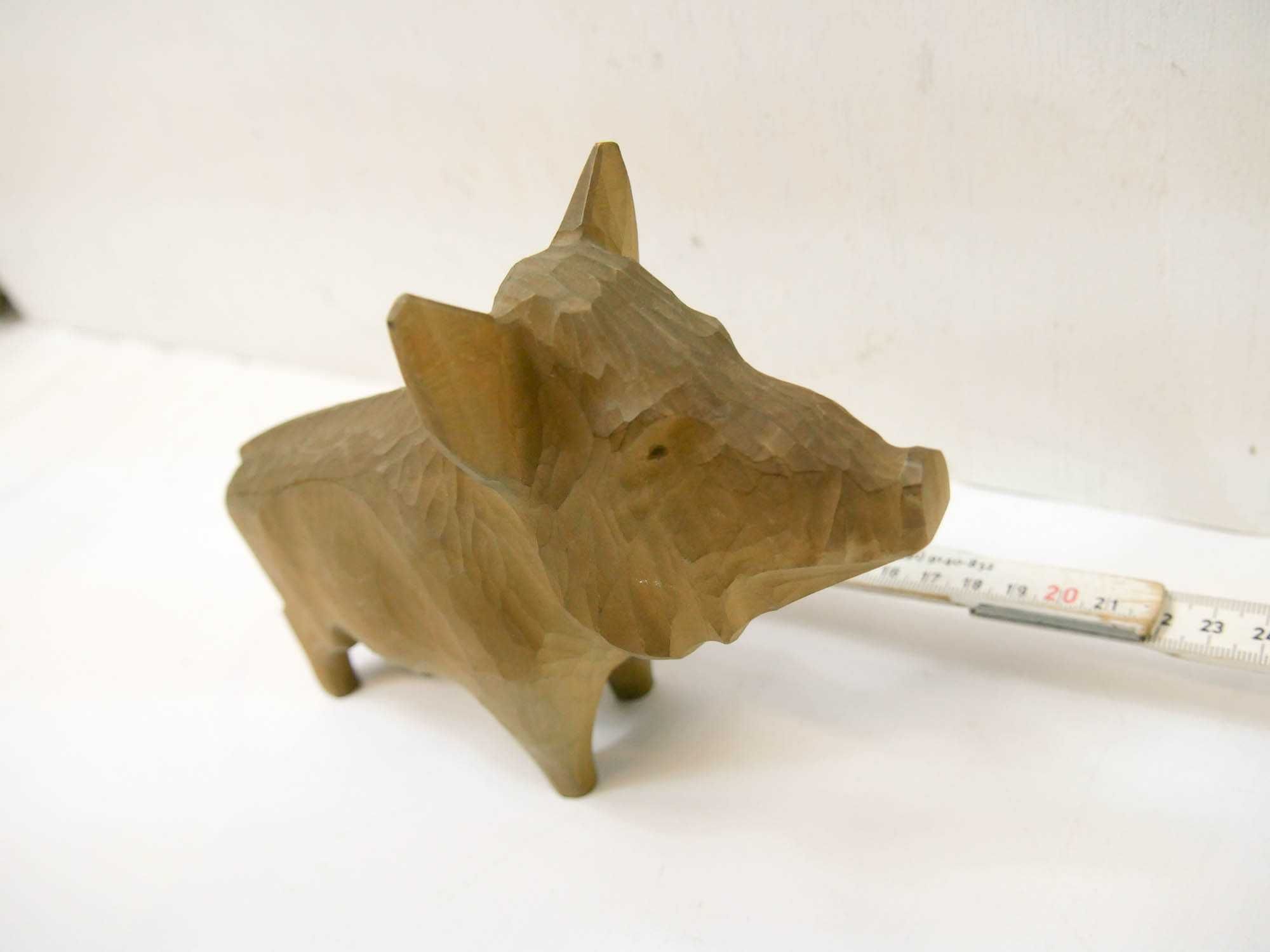 Rzeźbiona ręcznie figurka szika świni opcja paczki