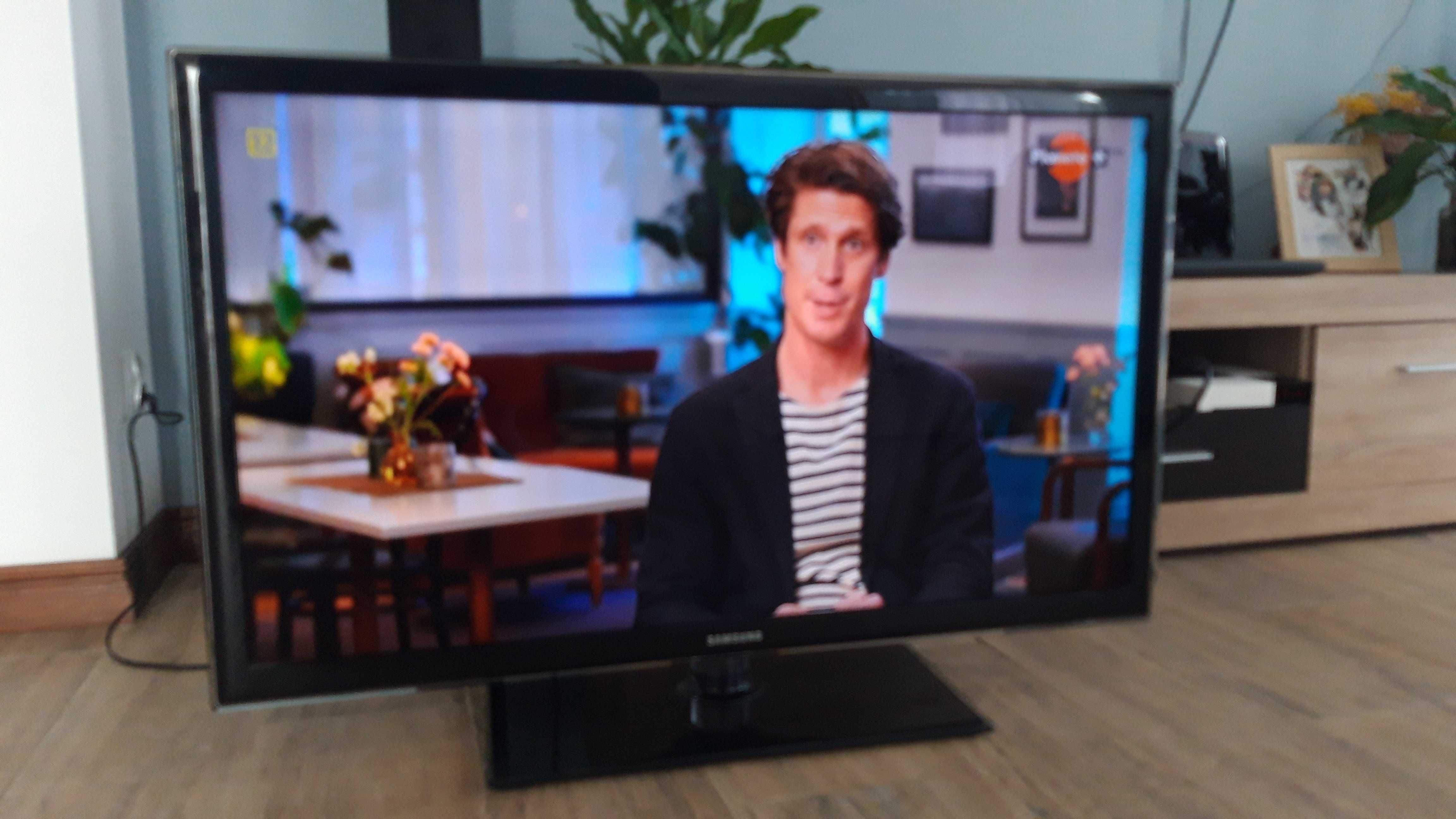 Telewizor LED  Samsung UE40D5520 smart 100hz