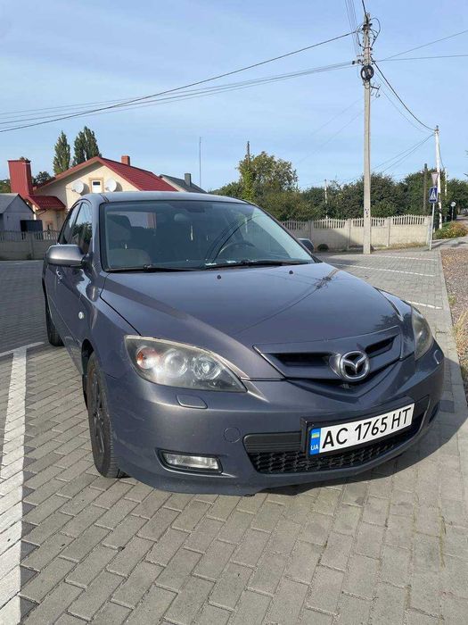 Автомобіль Мазда 3