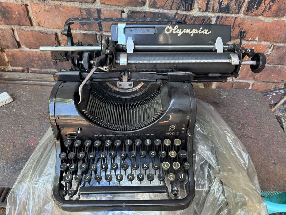Maszyna do pisania Olympia mod 8
