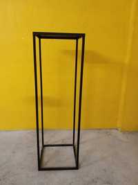 Base para plantas preta em metal