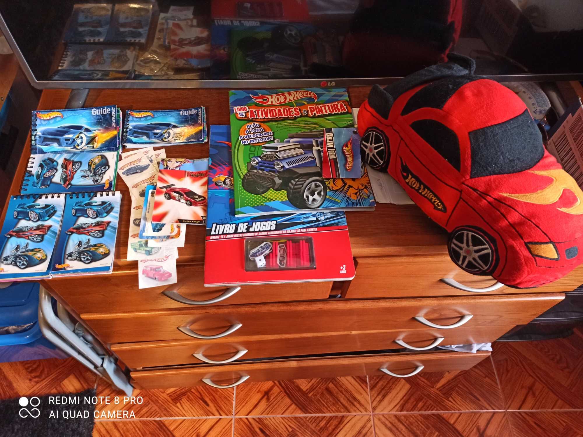 HotWheels city + EXTRAS