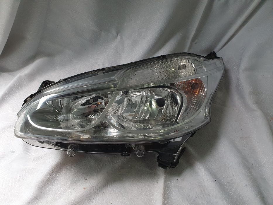 Lampa lewa przednia Peugeot 208 Europa reflektor przedni